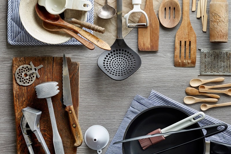 Kitchen Essentials and Cooking Tools for a Bachelor Pad