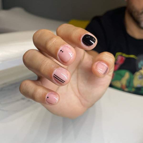 Clean and simple dotted nails design