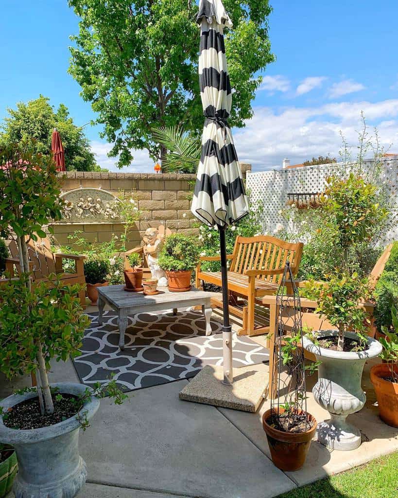 cozy backyard patio 