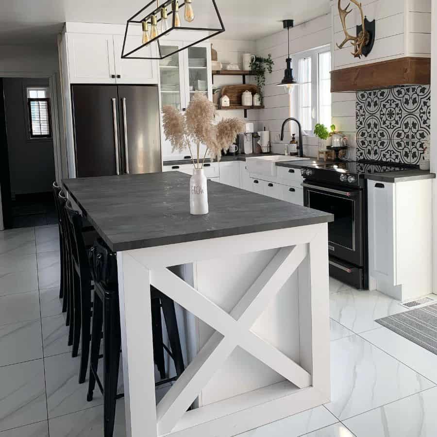 black and white modern farmhouse kitchen 