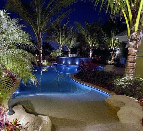 pool retaining wall lighting