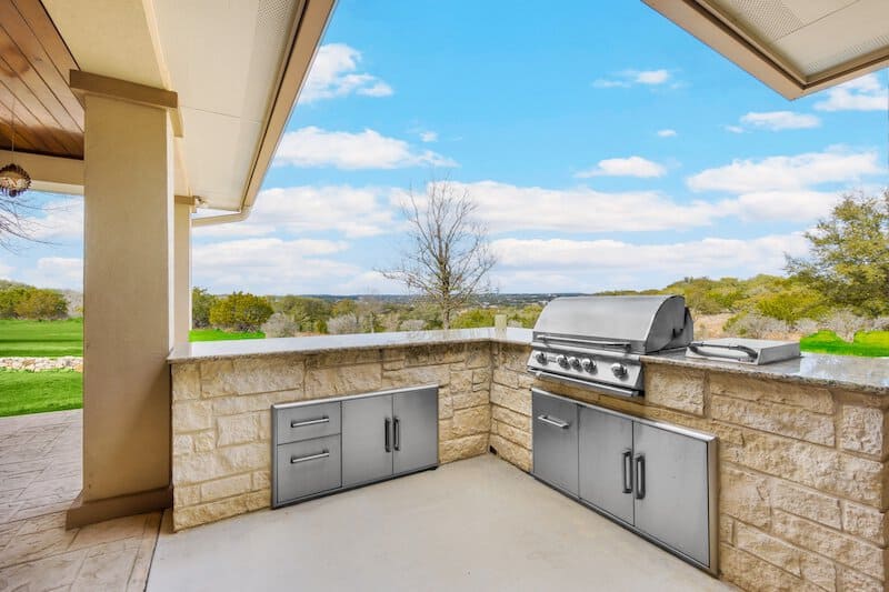 Sleek and Functional Built-In Grill Ideas for Your Outdoor Space