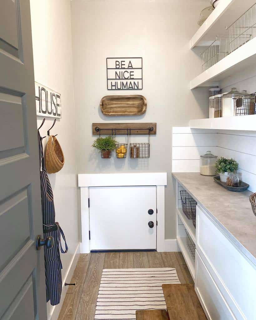 small butlers pantry farmhouse kitchen