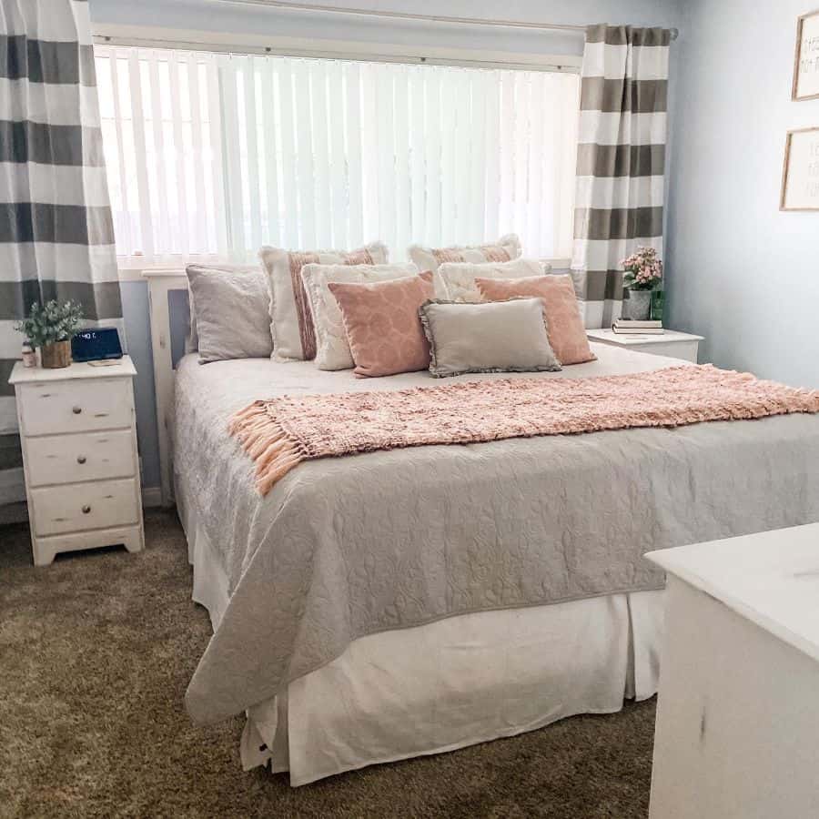 cozy farmhouse small master bedroom with carpet floor