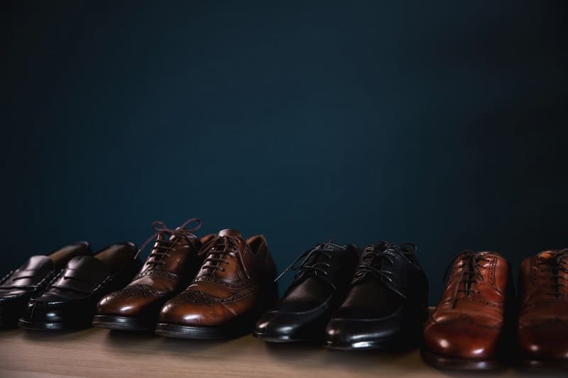 Men,Footwear,Fashion.,Variety,Of,Male’s,Shoes,On,Shelf,In