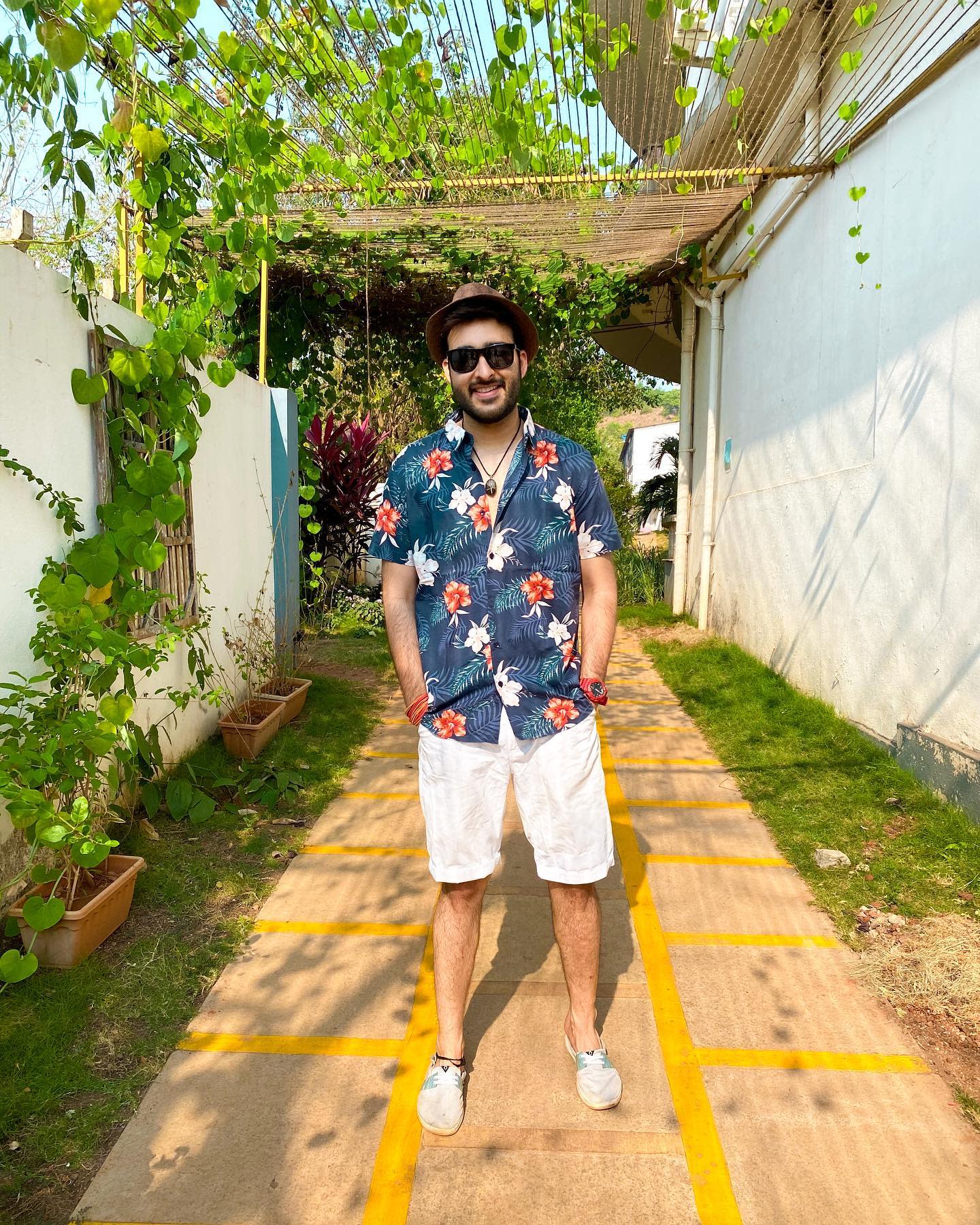 Hawaiian Shirts and Shorts Coachella Outfits Men -aashishgulati