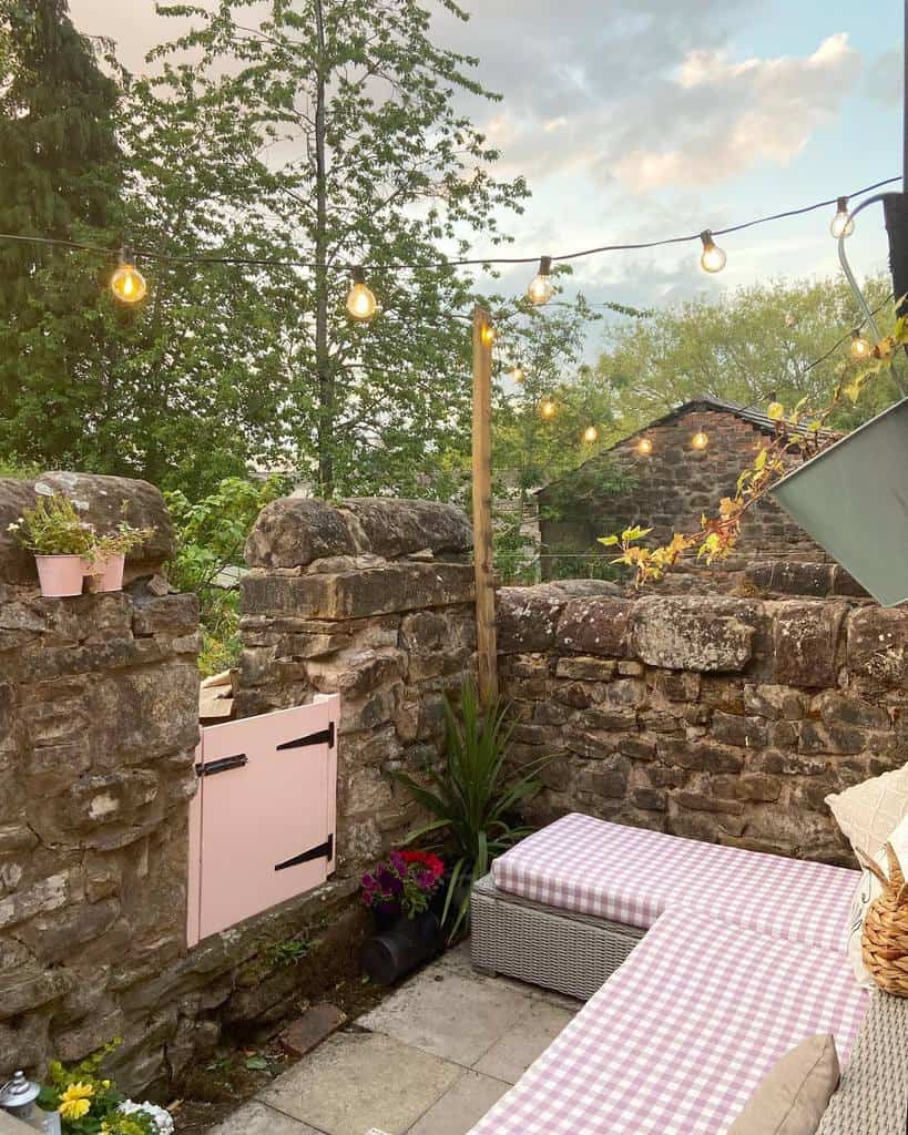 small corner patio with pink gate