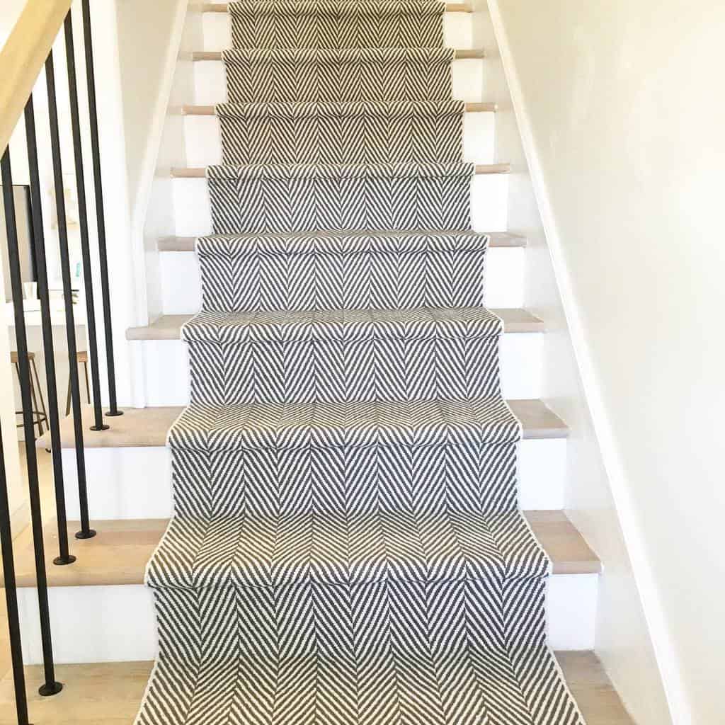 white and black pattern stair runner 