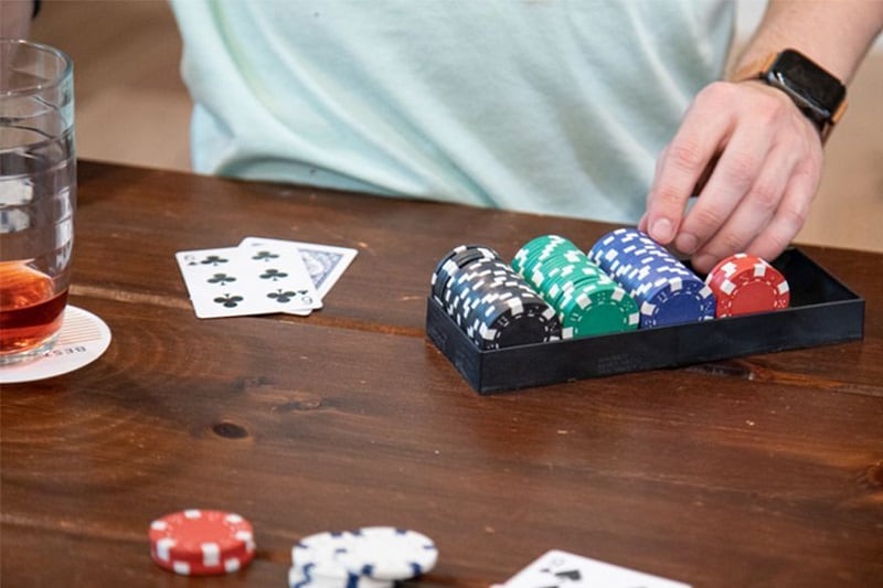 poker-set-every-man-cave-needs