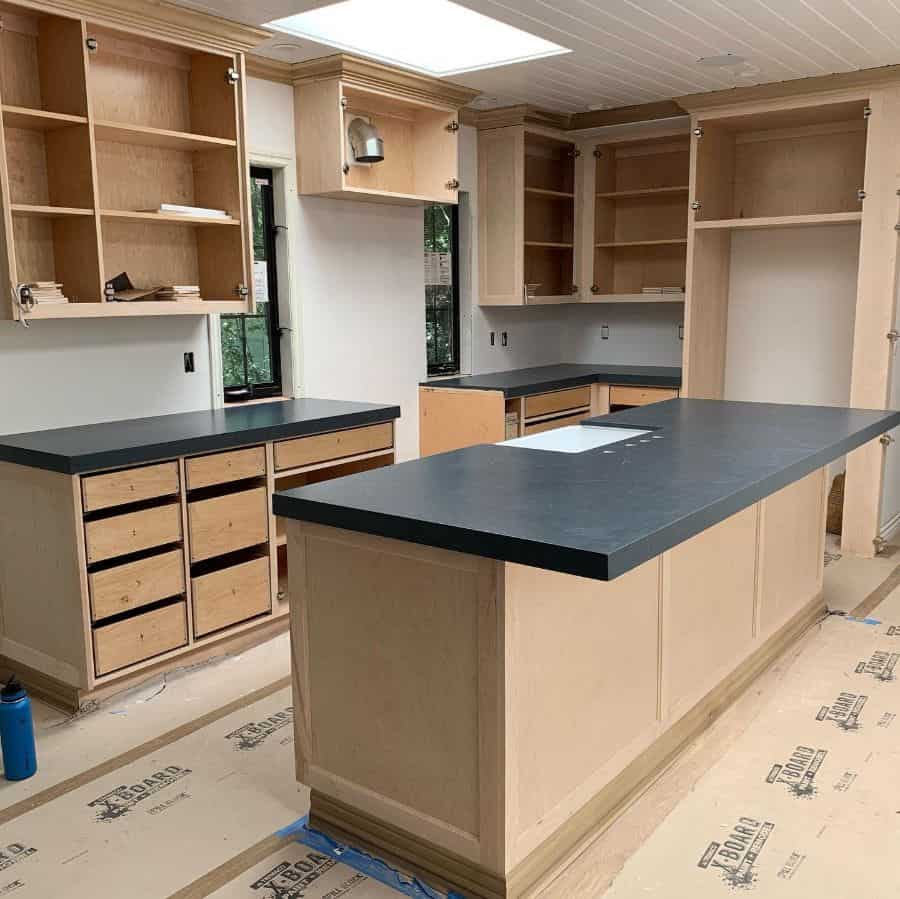 quartz topped small kitchen with island 