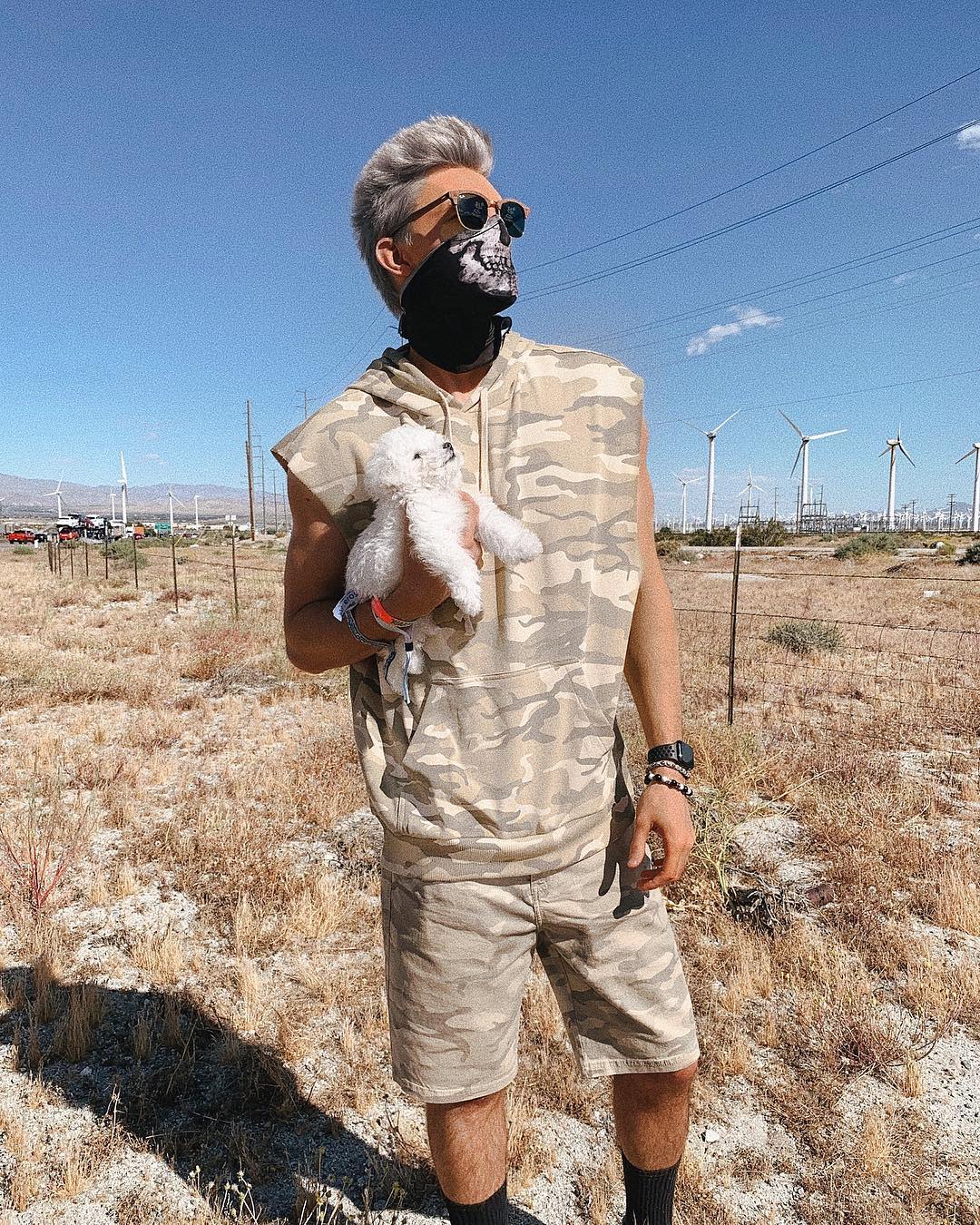 Sleeveless Tops and Pants Coachella Outfits Men -cadeparker