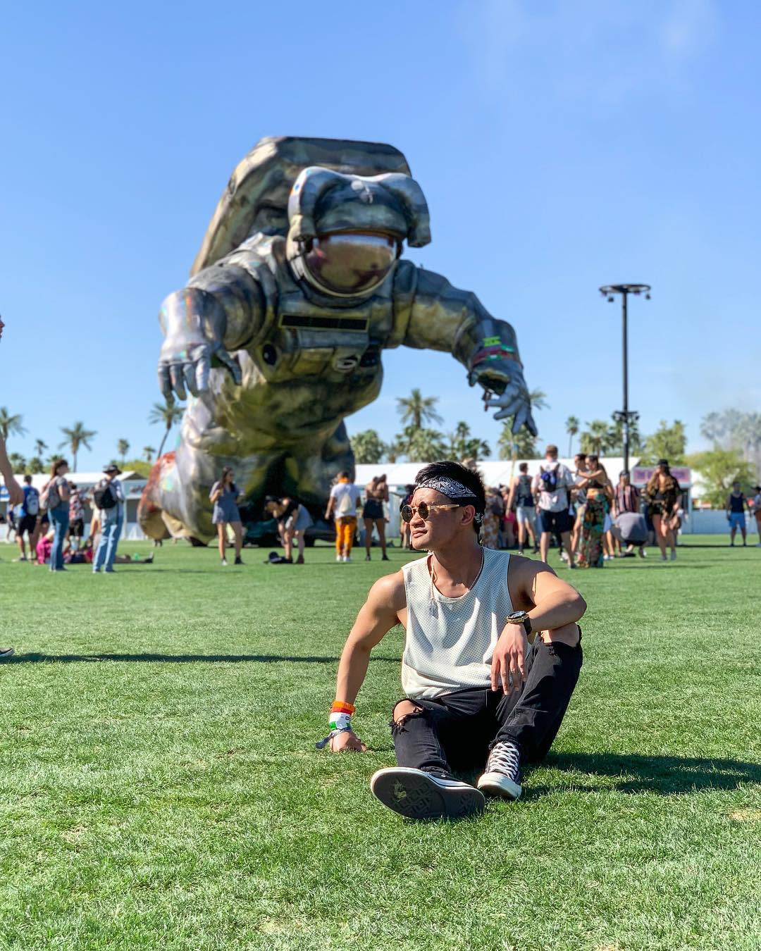 Sleeveless Tops and Shorts Coachella Outfits Men -the_alshoeholic