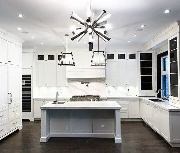 Striking star chandelier above the kitchen island, accompanied by large pendant lights, creating a modern and dramatic effect