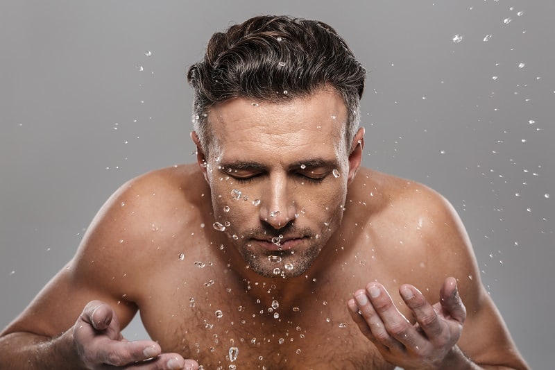 10 Best Face Cleansers for Men