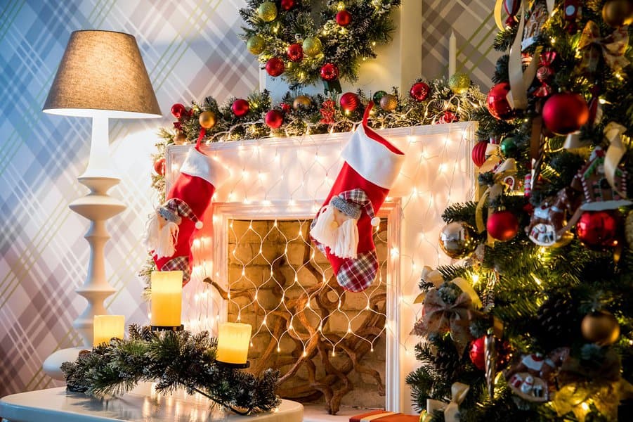 unused-fireplace-with-christmas-decor